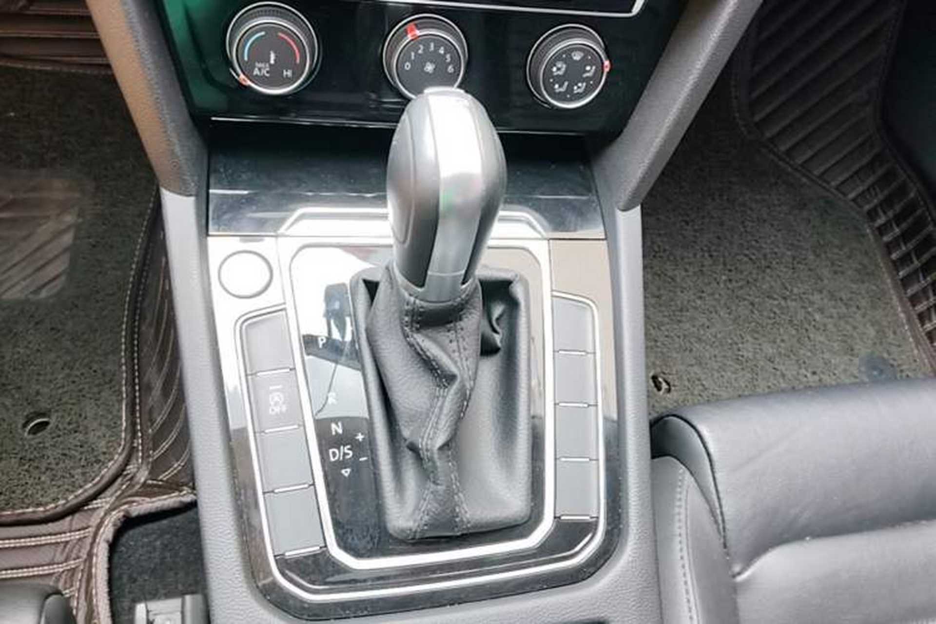 Used Volkswagen Magotan 2019 330TSI DSG Leading Model China VI Standard Gear Lever