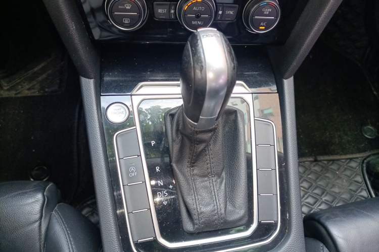 Used Volkswagen Magotan 2019 330TSI DSG Luxury Model China V Standard Gear Lever