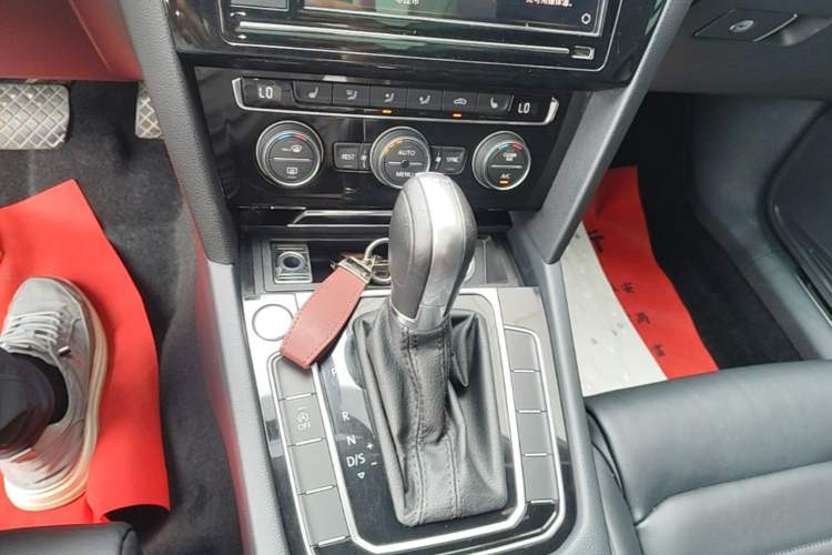 Used Volkswagen Magotan 2019 330TSI DSG Luxury Model China V Standard Gear Lever