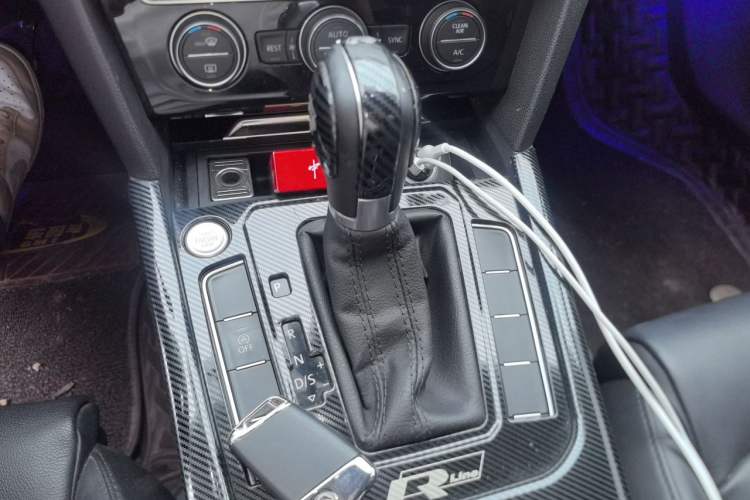 Used Volkswagen Magotan 2019 380TSI DSG Luxury Model China V Standard Gear Lever