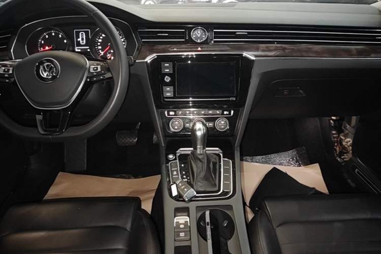 Used Volkswagen Magotan 2019 330TSI DSG Luxury Model China V Standard Gear Lever