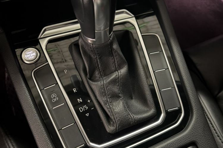 Used Volkswagen Magotan 2019 330TSI DSG Luxury Version China VI Standard Gear Lever
