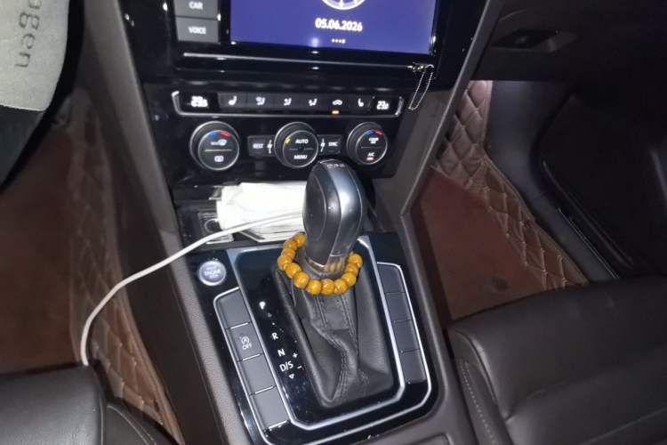 Used Volkswagen Magotan 2019 330TSI DSG Luxury Model China V Standard Gear Lever