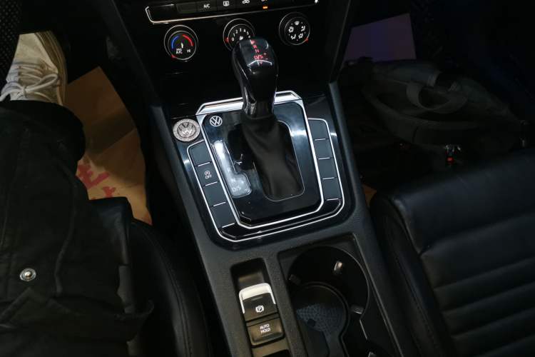 Used Volkswagen Magotan 2019 280TSI DSG Leading Model China V Standard Gear Lever