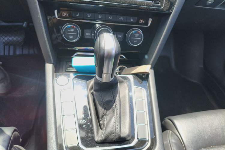 Used Volkswagen Magotan 2019 330TSI DSG Luxury Version China VI Standard Gear Lever