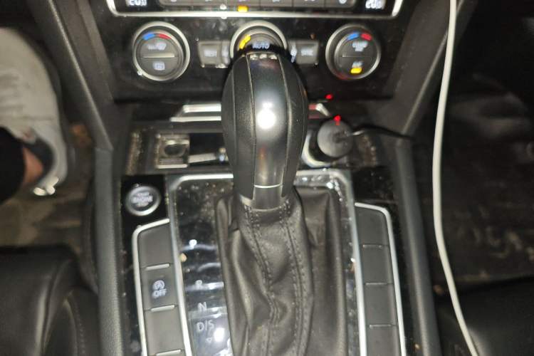 Used Volkswagen Magotan 2019 330TSI DSG Luxury Model China V Standard Gear Lever