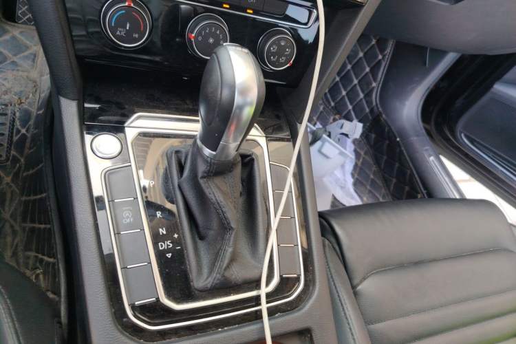 Used Volkswagen Magotan 2019 330TSI DSG Leading Model China VI Standard Gear Lever