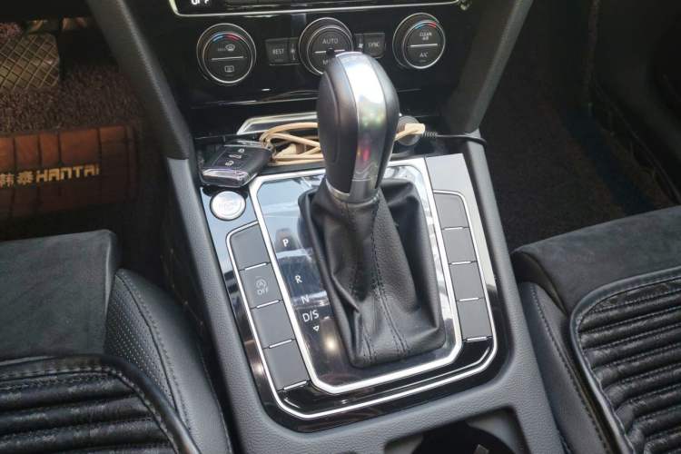 Used Volkswagen Magotan 2019 330TSI DSG Luxury Model China V Standard Gear Lever