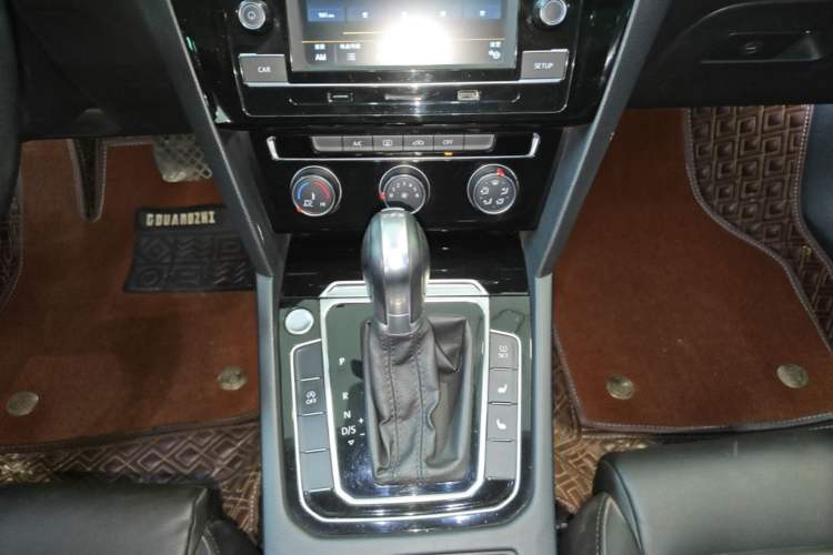 Used Volkswagen Magotan 2019 330TSI DSG Leading Edition China V Standard Gear Lever