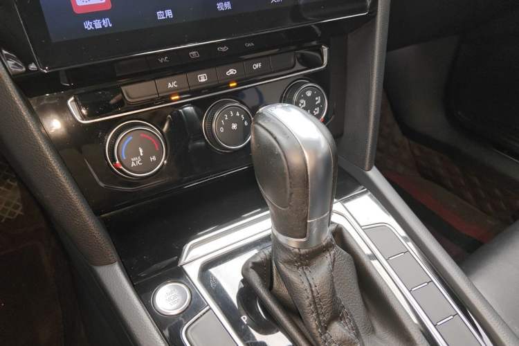 Used Volkswagen Magotan 2019 330TSI DSG Leading Edition China V Standard Gear Lever