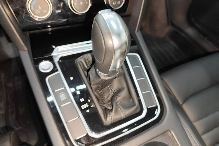 Used Volkswagen Magotan 2019 330TSI DSG Leading Model China VI Standard Gear Lever