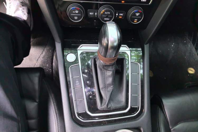 Used Volkswagen Magotan 2019 330TSI DSG Luxury Version China VI Standard Gear Lever