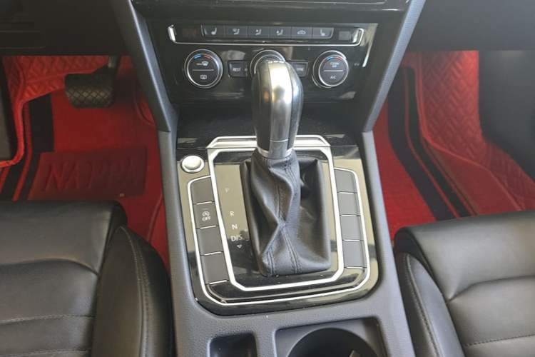 Used Volkswagen Magotan 2019 330TSI DSG Luxury Version China VI Standard Gear Lever