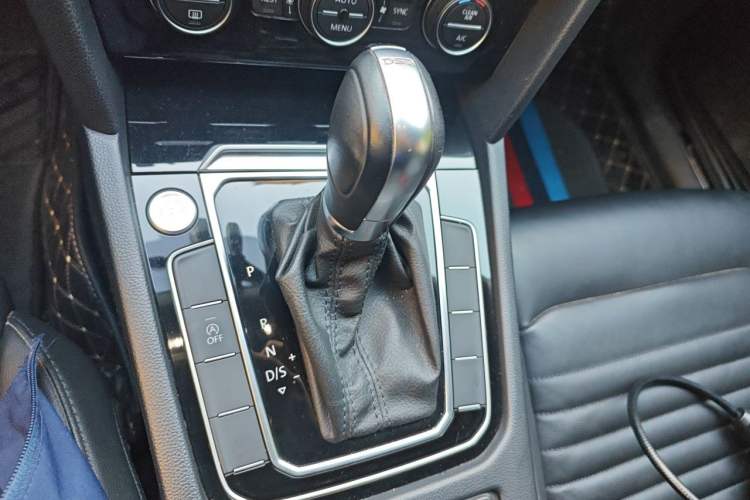 Used Volkswagen Magotan 2019 330TSI DSG Luxury Version China VI Standard Gear Lever