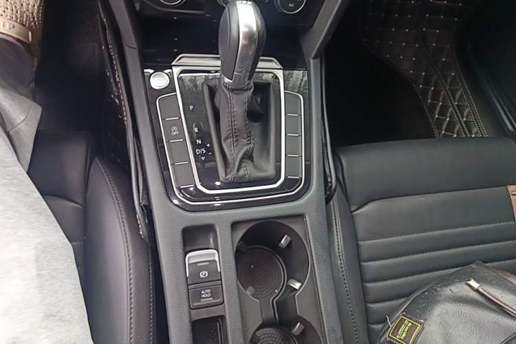 Used Volkswagen Magotan 2019 330TSI DSG Luxury Model China V Standard Gear Lever