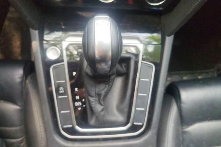 Used Volkswagen Magotan 2019 330TSI DSG Luxury Version China VI Standard Gear Lever