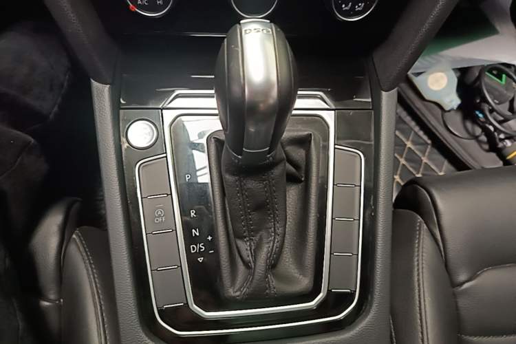Used Volkswagen Magotan 2019 330TSI DSG Leading Edition China V Standard Gear Lever