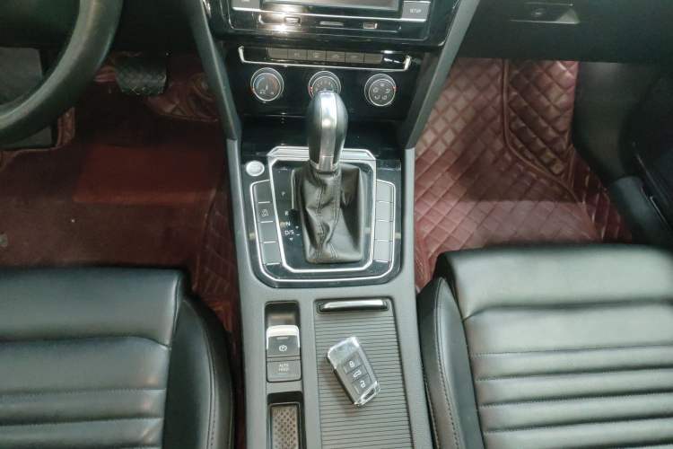 Used Volkswagen Magotan 2019 330TSI DSG Leading Model China VI Standard Gear Lever