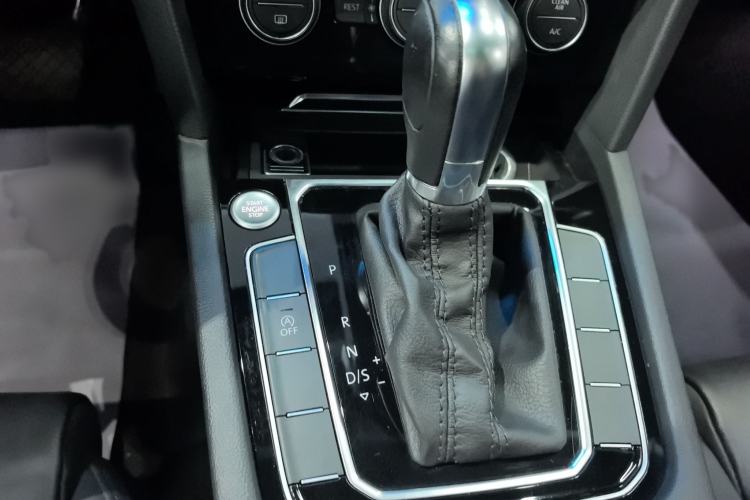 Used Volkswagen Magotan 2019 330TSI DSG Luxury Version China VI Standard Gear Lever