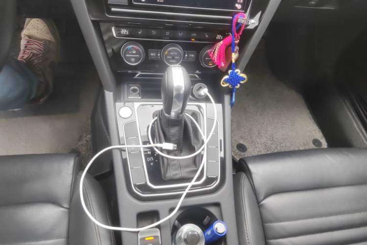 Used Volkswagen Magotan 2019 330TSI DSG Luxury Version China VI Standard Gear Lever