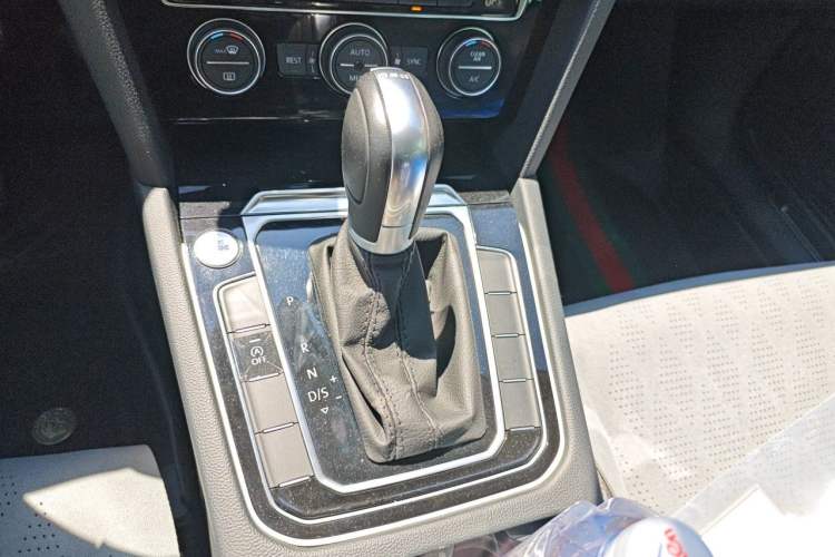 Used Volkswagen Magotan 2019 330TSI DSG Luxury Model China V Standard Gear Lever