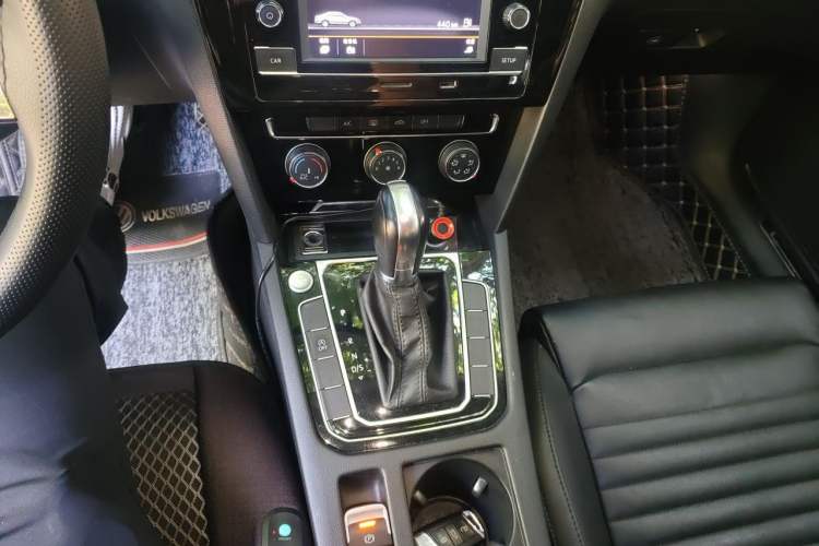 Used Volkswagen Magotan 2019 330TSI DSG Leading Model China VI Standard Gear Lever