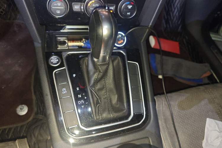 Used Volkswagen Magotan 2019 380TSI DSG Luxury Model China V Standard Gear Lever