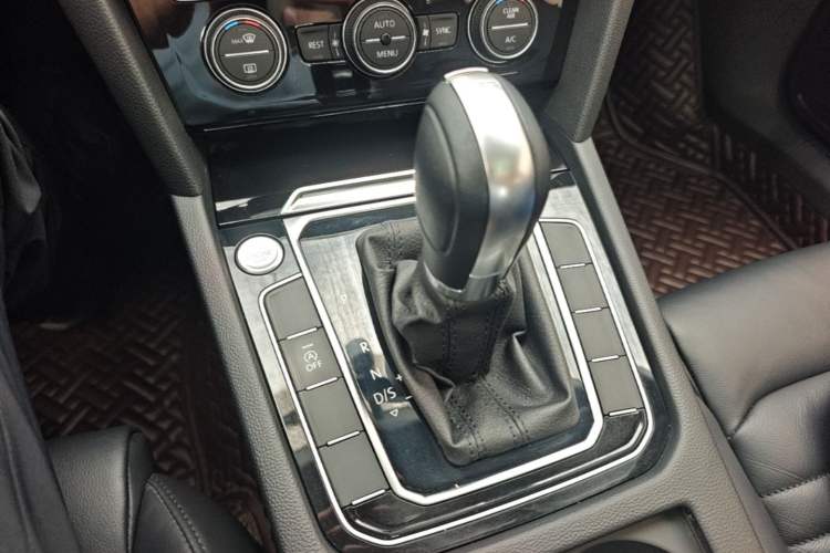 Used Volkswagen Magotan 2019 330TSI DSG Luxury Version China VI Standard Gear Lever