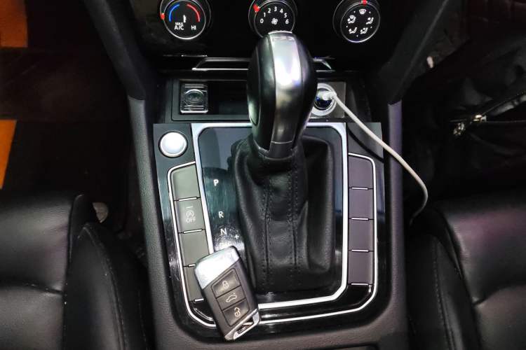 Used Volkswagen Magotan 2019 330TSI DSG Leading Model China VI Standard Gear Lever