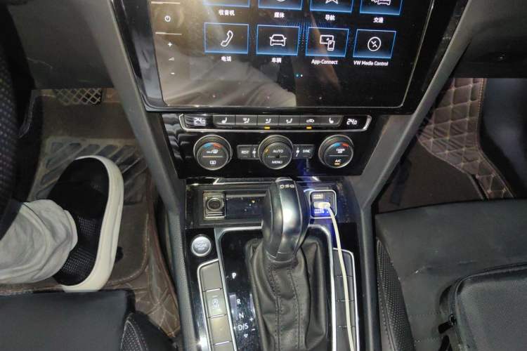 Used Volkswagen Magotan 2019 330TSI DSG Luxury Version China VI Standard Gear Lever