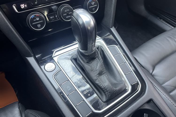 Used Volkswagen Magotan 2019 330TSI DSG Luxury Version China VI Standard Gear Lever