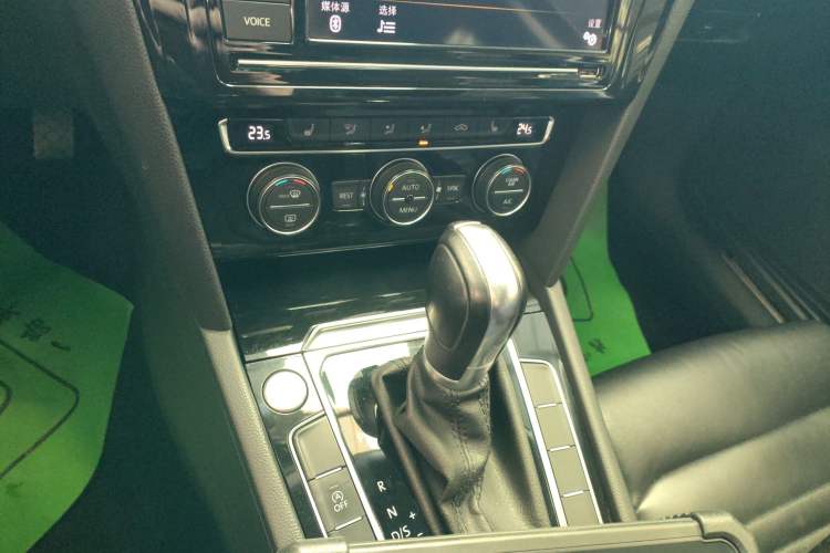 Used Volkswagen Magotan 2019 330TSI DSG Luxury Model China V Standard Gear Lever