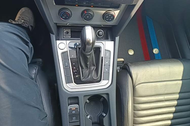 Used Volkswagen Magotan 2019 280TSI DSG Comfort Model China V Standard Gear Lever
