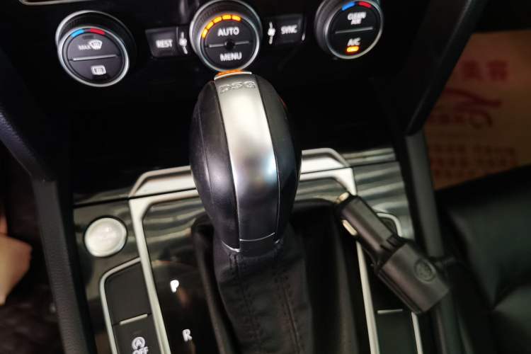 Used Volkswagen Magotan 2019 380TSI DSG Luxury Model China V Standard Gear Lever