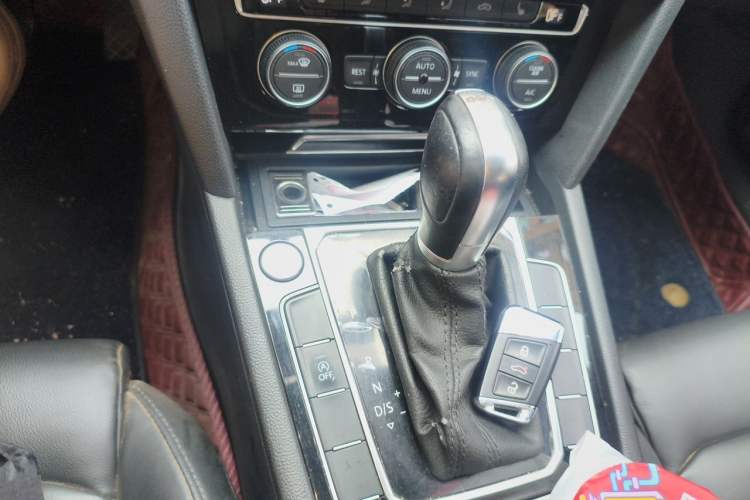 Used Volkswagen Magotan 2019 330TSI DSG Leading Model China VI Standard Gear Lever