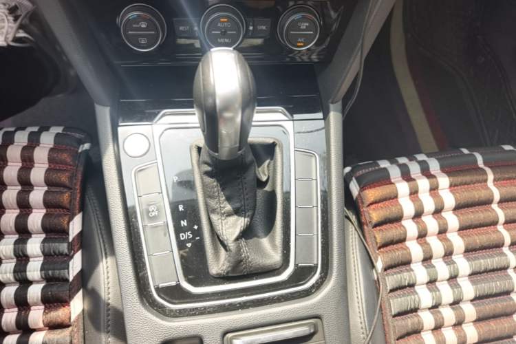 Used Volkswagen Magotan 2019 380TSI DSG Luxury Model China V Standard Gear Lever