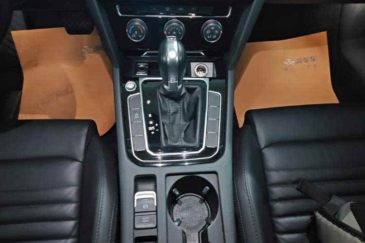 Used Volkswagen Magotan 2019 330TSI DSG Leading Edition China V Standard Gear Lever