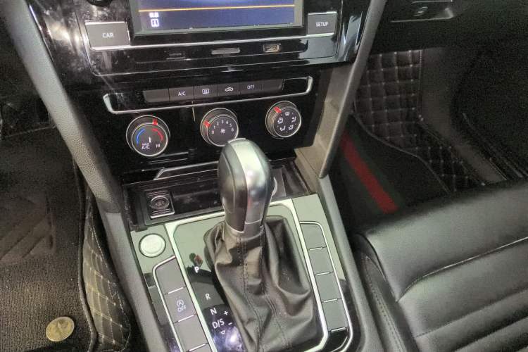 Used Volkswagen Magotan 2019 330TSI DSG Leading Model China VI Standard Gear Lever