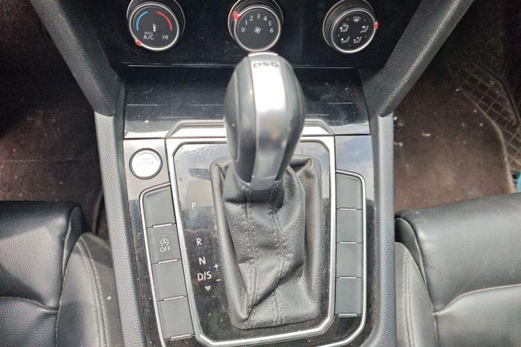 Used Volkswagen Magotan 2019 330TSI DSG Leading Model China VI Standard Gear Lever