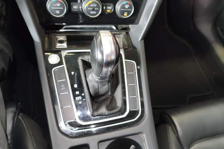 Used Volkswagen Magotan 2019 330TSI DSG Luxury Version China VI Standard Gear Lever