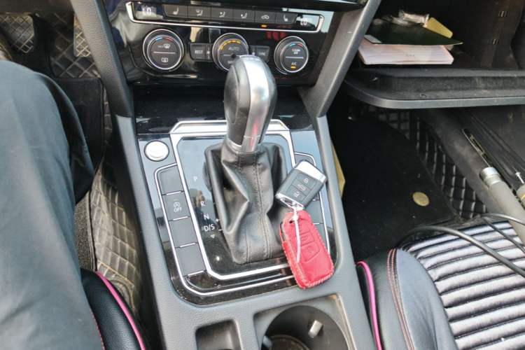 Used Volkswagen Magotan 2019 330TSI DSG Luxury Model China V Standard Gear Lever