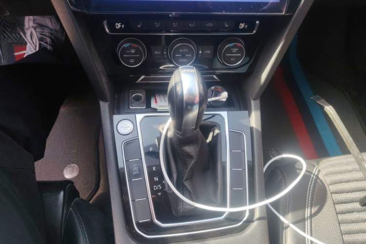 Used Volkswagen Magotan 2019 330TSI DSG Luxury Version China VI Standard Gear Lever