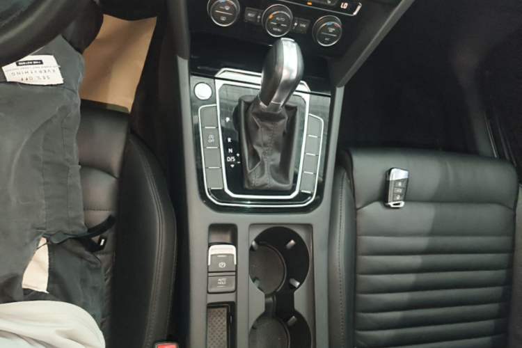 Used Volkswagen Magotan 2019 330TSI DSG Luxury Version China VI Standard Gear Lever