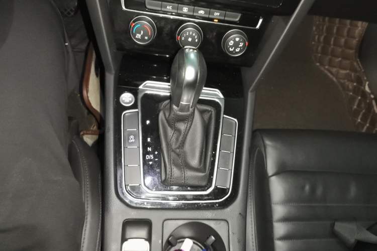 Used Volkswagen Magotan 2019 330TSI DSG Leading Model China VI Standard Gear Lever