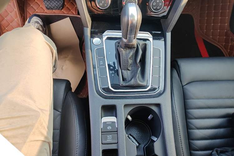 Used Volkswagen Magotan 2019 330TSI DSG Leading Edition China V Standard Gear Lever