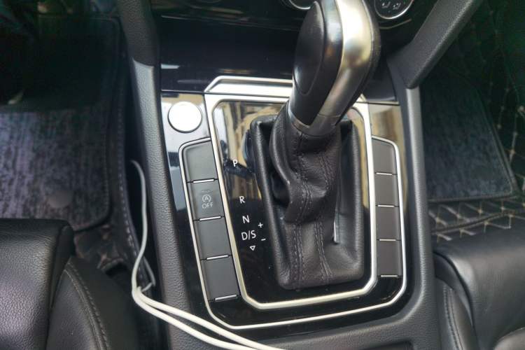 Used Volkswagen Magotan 2019 330TSI DSG Leading Model China VI Standard Gear Lever