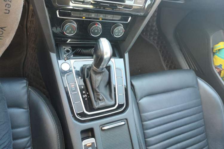 Used Volkswagen Magotan 2019 330TSI DSG Leading Edition China V Standard Gear Lever