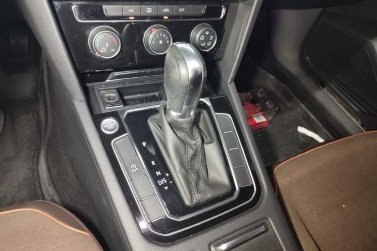 Used Volkswagen Magotan 2019 330TSI DSG Leading Model China VI Standard Gear Lever