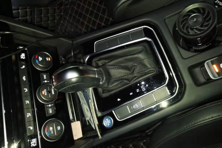 Used Volkswagen Magotan 2019 330TSI DSG Luxury Version China VI Standard Gear Lever