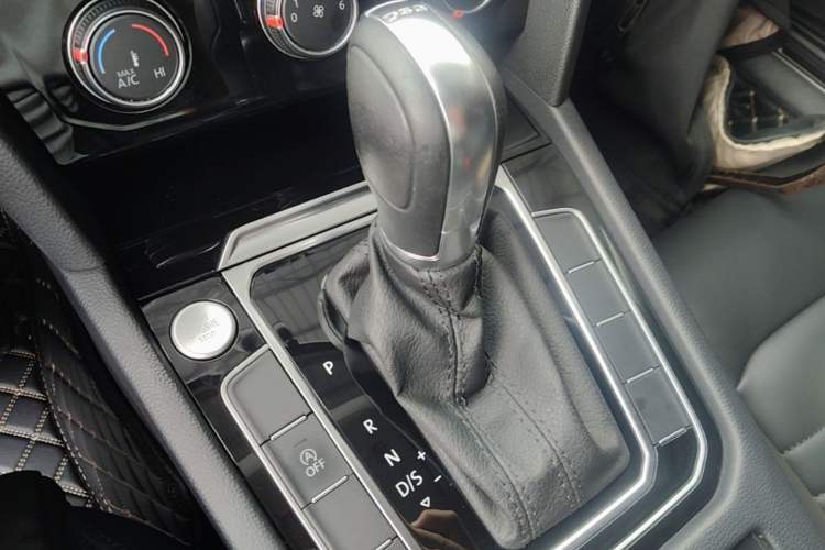 Used Volkswagen Magotan 2019 330TSI DSG Leading Model China VI Standard Gear Lever